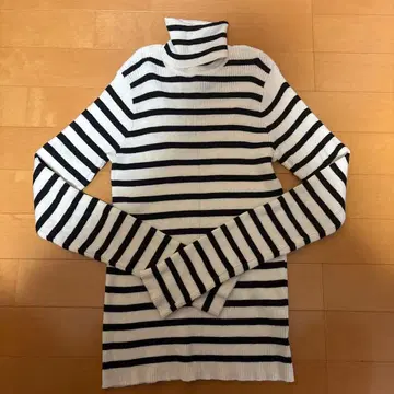 스트라이프 터틀넥 스웨터 F 사이즈