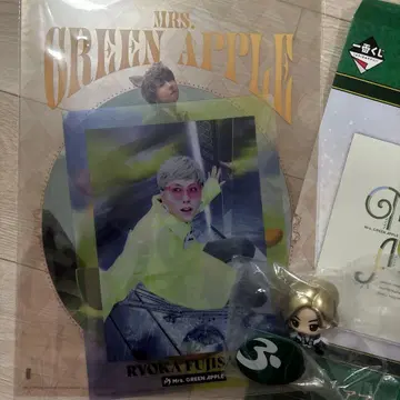 반다이 SD 피규어와 캔뱃지 세트