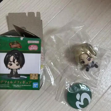 반다이 SD 피규어와 캔뱃지 세트