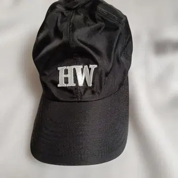 헌팅월드 HW 로고 자수 블랙 야구 모자