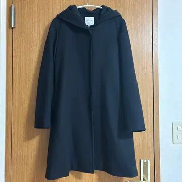INDIVI 블랙 후드 부착 롱 코트 36/38