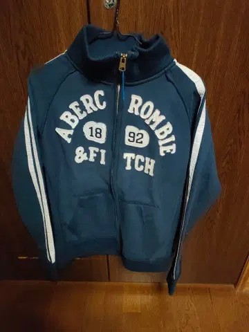 Abercrombie & Fitch 맨투맨 M
