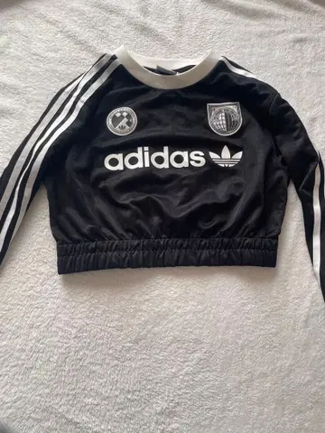 adidas 블랙 크롭 상의 M