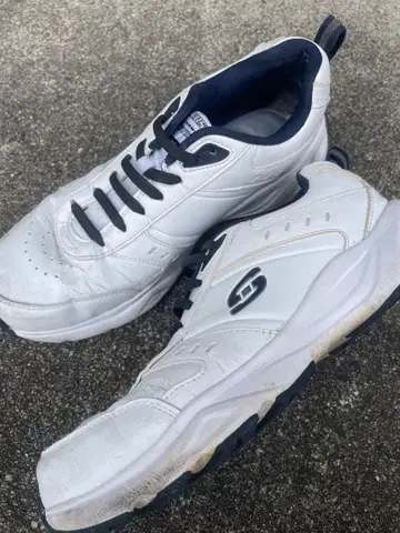 SKECHERS 화이트 스니커즈