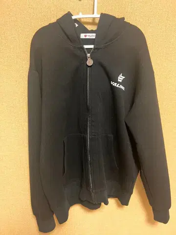 VALINO 블랙 풀 지퍼 후드티