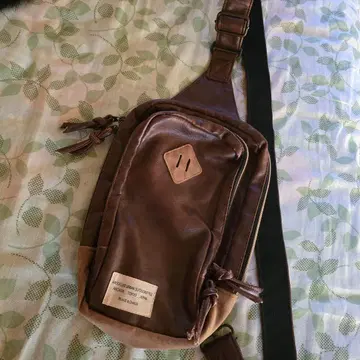 브라운 바디백, 천연 가죽