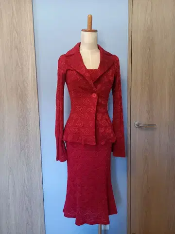 레드 레이스 슬리브리스 원피스 + 긴팔 자켓 수트