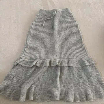 프릴이 달린 그레이 롱 스커트 franche lippee