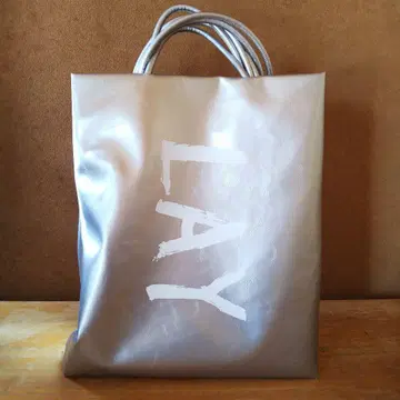 YAMADA LAY 실버 토트백