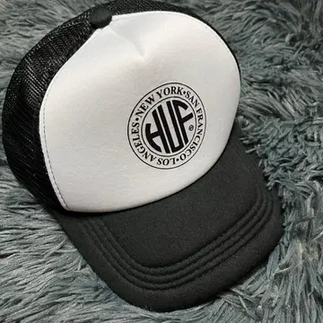 [ 새상품 미사용 ] HUF 하프 트래커 캡 메쉬 화이트/블랙