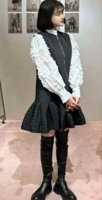 Bibiy 퀼팅 원피스 블랙 플레어 베스트