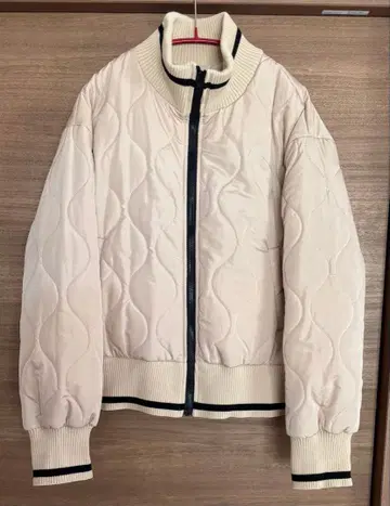아이보리 퀼팅 자켓