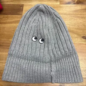 유니클로 x 안야 힌드마치 그레이 니트 모자