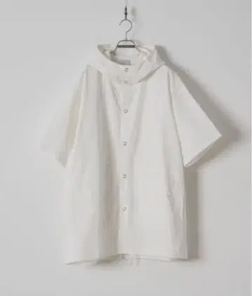 화이트 후드 부착 숏 자켓