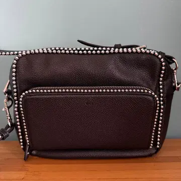 블랙 가죽 숄더백 스터드 장식