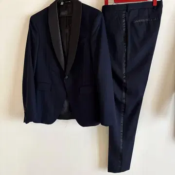 ZARA 네이비 턱시도 새틴 라펠