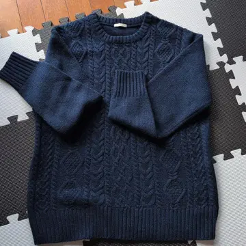 네이비 케이블 짜임 긴팔 스웨터