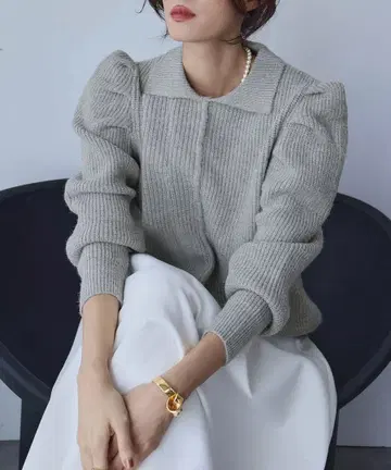 턱 슬리브 카라 부착 니트 풀오버