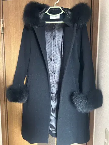 ROYAL PARTY 후드 부착 블랙 롱 코트