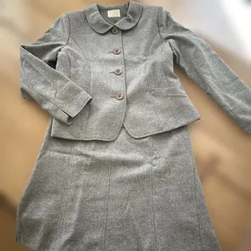 그레이 정장 세트 라운드 칼라