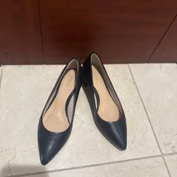 블랙 스틸레토 펌프스