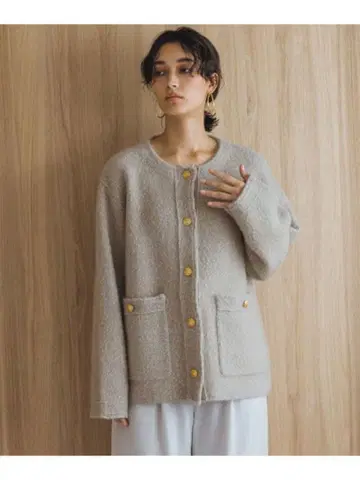 Apart by 라쿤 트위드 가디건 골드 버튼 베이지 두께감 있음