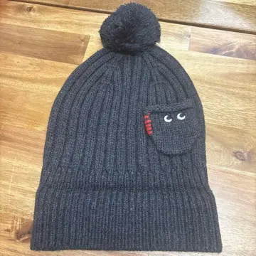 유니클로 x 안야 힌드마치 블랙 니트 모자