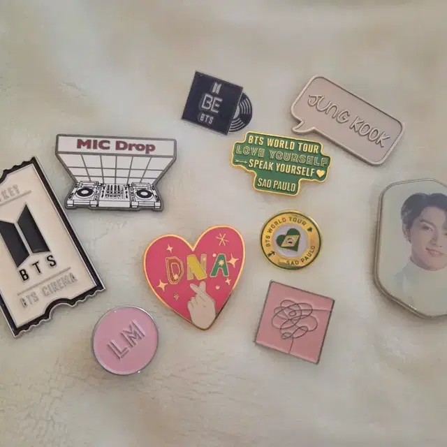 방탄소년단 뱃지 일괄판매 (BTS)