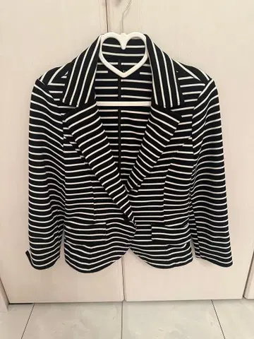 사리아 보더 자켓