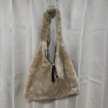 a point etc 인조 모피 숄더백