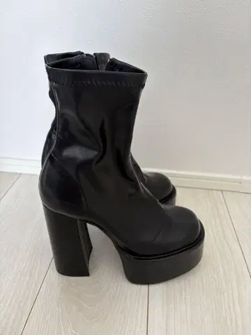 ROYAL PARTY 통굽 부츠