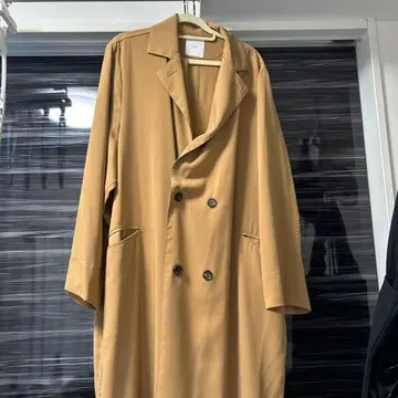 Lui's 베이지 더블 브레스트 트렌치코트