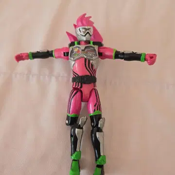 가동식 핑크 가면라이더 피규어