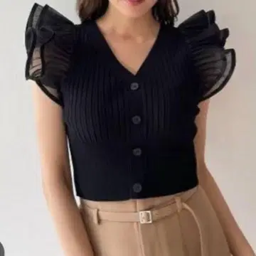 스나이델 프릴 니트탑 미사용 새상품