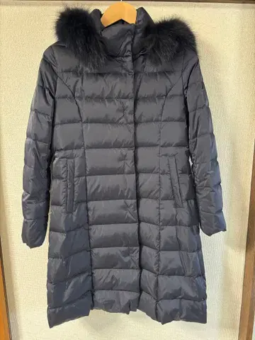 후드 부착 네이비 컬러 다운 롱 코트