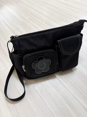 마리콴트 MARY QUANT 데이지 숄더백 블랙