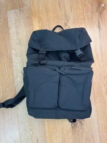 [이번 시즌 모델] 유니클로 멀티 포켓 백팩 블랙 UNIQLO