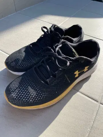 언더아머 스니커즈 27cm