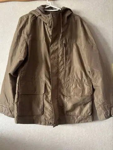 유니클로 베이지 후드 부착 나일론 자켓 M