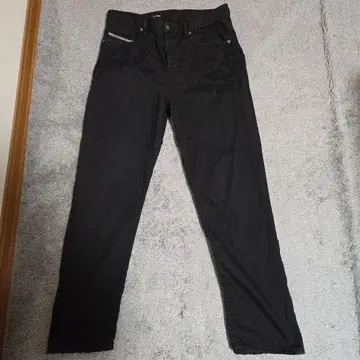 블랙 스트레이트 데님