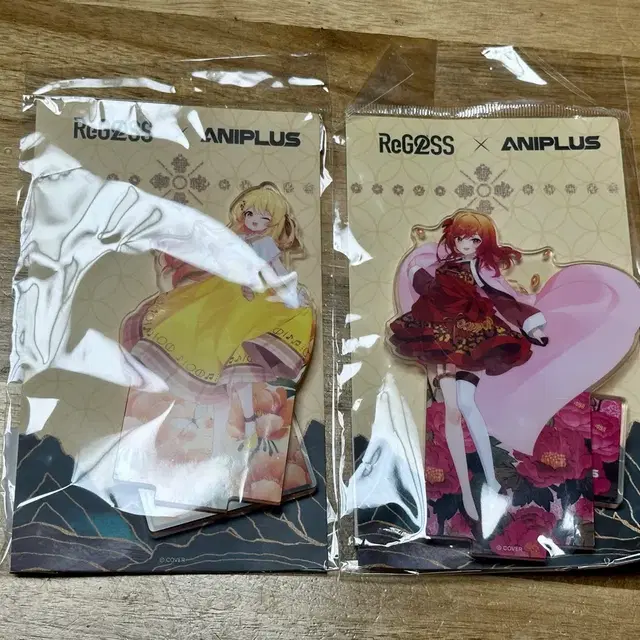 홀로라이브 리 글로스 애니플러스 콜라보 아크릴스탠드 (카나데, 리리카)