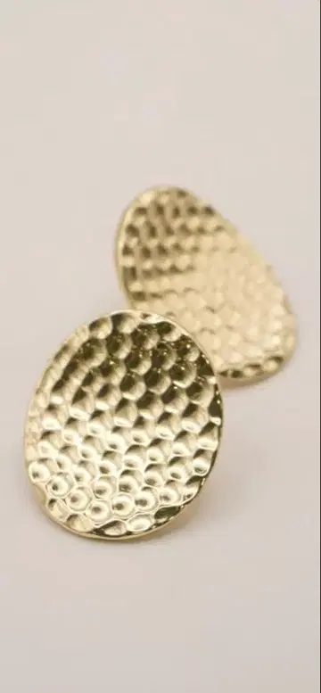 [ CHIGNON 시뇽 ] 웨이비 플레이트 귀걸이 골드