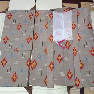 기하학 패턴 울 기모노와 겉옷