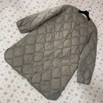 [ 하자품 ] 유니클로 울트라 라이트 다운 롱 코트 올리브 XL DMW