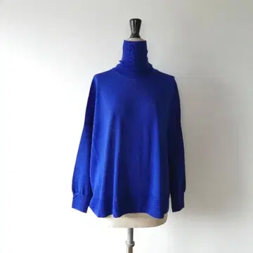 세탁 가능한 보틀넥 풀오버 [ F ] 로얄 블루 미사용