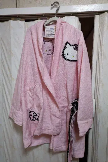 배송비 포함 12월 30일 이후 발송 키티 가운?