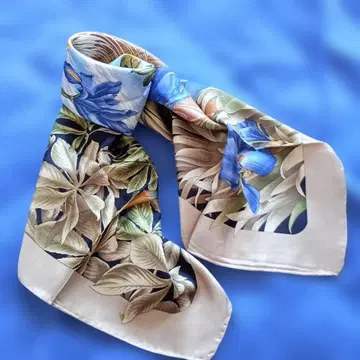 꽃무늬 네이비 베이지 스카프 이탈리아