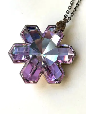 눈꽃송이 같은 베네치안 유리 목걸이