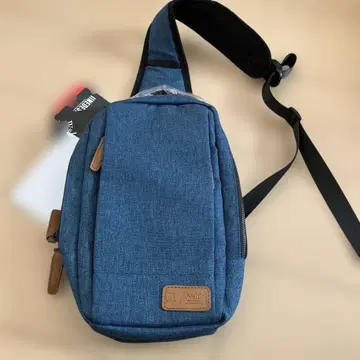 월트 USB 포트 포함 바디백 488-084E 미사용