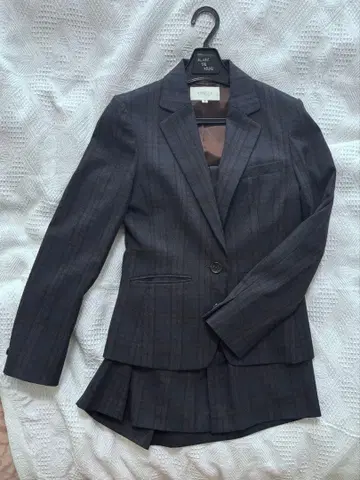 다크 그레이 스커트 상하의 수트 체크 울 혼방